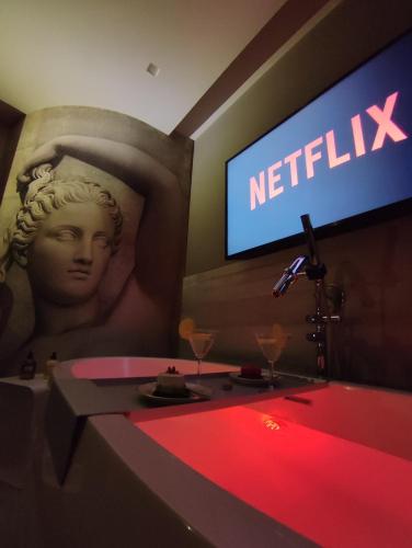 TV a/nebo společenská místnost v ubytování il sogno di afrodite luxury b and b