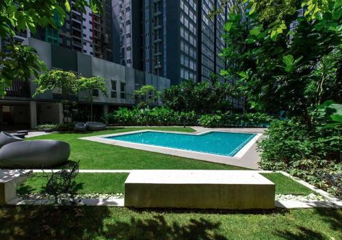 a swimming pool in the middle of a grassy yard at The Maisonnette Homestay in Kajang