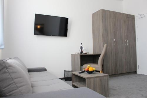 a living room with a couch and a tv at Schloss in Mursko Središće