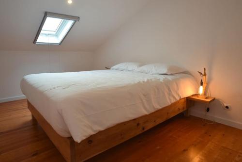 a bedroom with a large bed with a window at Casa da Paula in Horta