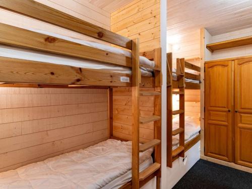 a bedroom with two bunk beds in a cabin at Studio Gourette, 1 pièce, 6 personnes - FR-1-400-5 in Gourette