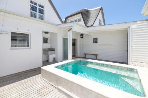 Kolam renang di atau dekat dengan Pirates Landing - Sea Front Arniston