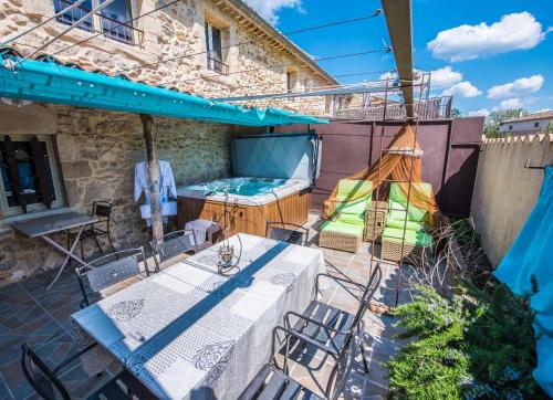 Gîte avec jacuzzi privatif dans un mas provençal