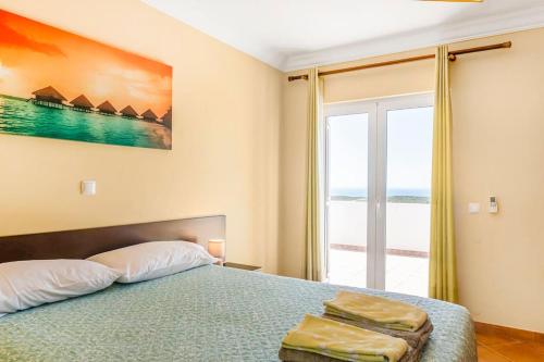 Moradia com piscina e vista Mar