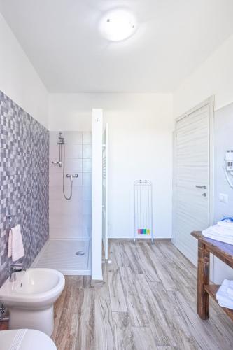 a bathroom with a shower and a toilet and a sink at LANTERNA DEL DELTA Guest House in Porto Tolle