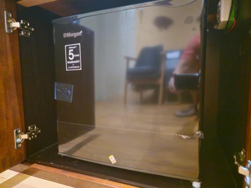a glass door to a room with a person sitting in a chair at 乔治市世纪酒店 The Century Boutique Hotel George Town in George Town