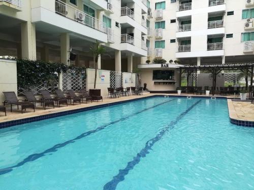 a large swimming pool in front of a building at Apartamento Summer Beach Bombas in Bombas
