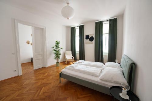 Una cama o camas en una habitación de Vienna City Apartments Belvedere