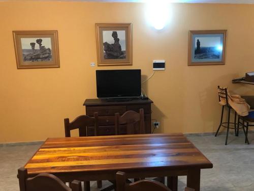 Μια τηλεόραση ή/και κέντρο ψυχαγωγίας στο BUENOS AIRES 2 - MICA