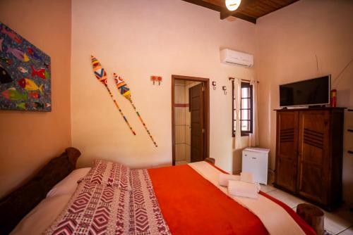 a bedroom with a bed with kites on the wall at Casa da Praia in Paraty