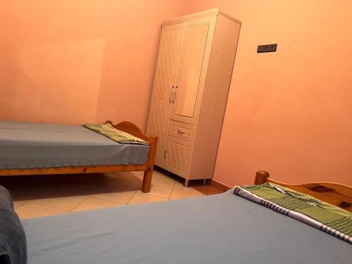 3 Zimmer Wohnung Corniche Nador Sidi Ali- am Meer & Wifiにあるベッド