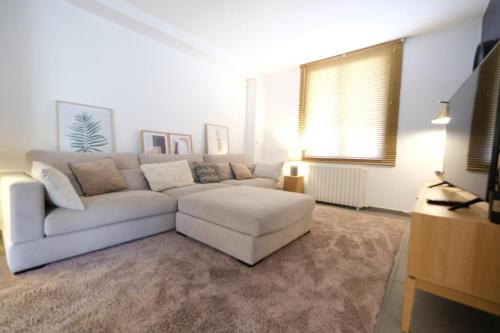 Beautiful vacation rental with private pool in the heart of the city of Avignon, sleeps 8.