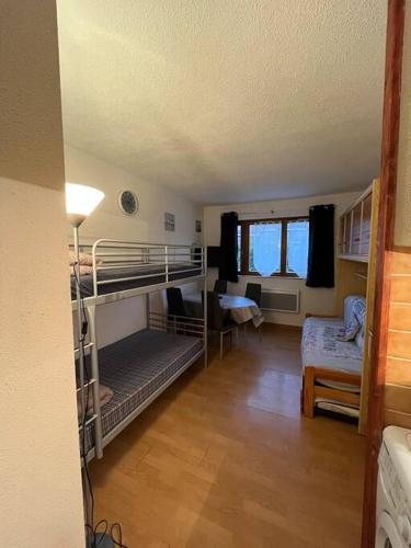 a room with two bunk beds and a bedroom at Charmant studio à Font-Romeu avec place de parking in Font Romeu Odeillo Via