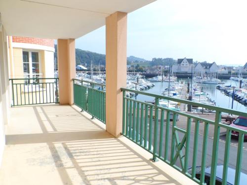 Bel appartement 3 pièces avec balcon, admis animaux, parking, Port Guillaume - FR-1-487-283