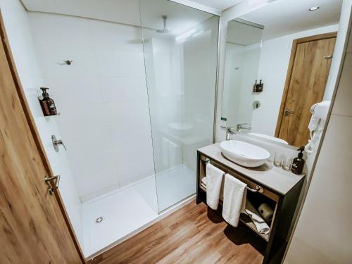 a bathroom with a shower and a sink at Midland Hotel & Resort All Inclusive in Santa Isabel