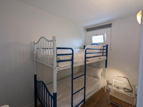 a bedroom with two bunk beds in a room at Appartement Arcachon, 1 pièce, 4 personnes - FR-1-420-125 in Arcachon