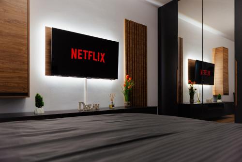 NEW Luxury City Center Studio