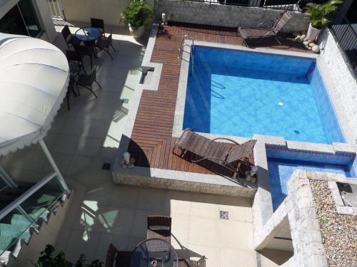 an overhead view of a swimming pool on a building at Pousada Mariá in Cabo Frio