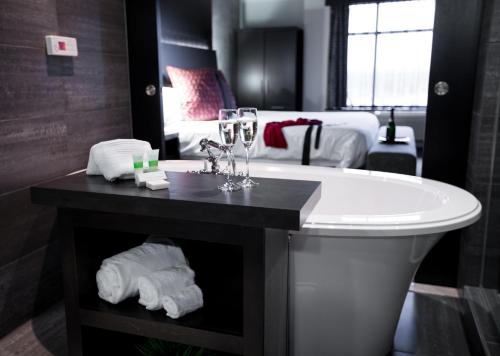 Un baño de Grand Times Hotel – Aeroport de Quebec