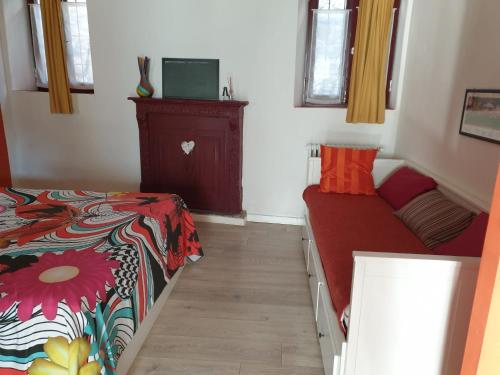 a small bedroom with a bed and a couch at Le Tre Arti in Gavirate