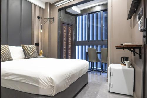 Ένα ή περισσότερα κρεβάτια σε δωμάτιο στο RR Studios & Suites