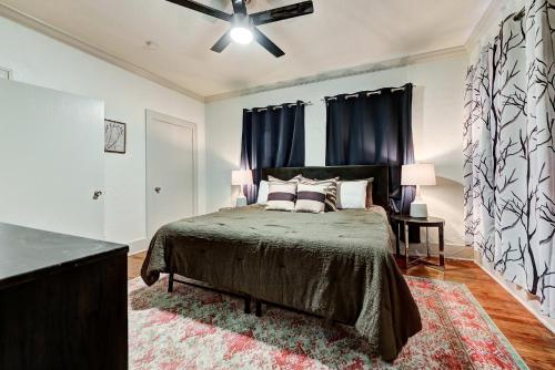 a bedroom with a bed and a ceiling fan at Lincoln Lodge B Near OU Med Bricktown Arena in Oklahoma City
