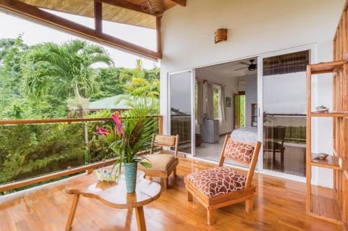 Gallery image of Vista Naranja Ocean View House in Santa Teresa Beach