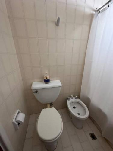 a small bathroom with a toilet and a bidet at Casa con pileta in Tandil