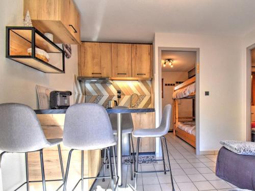 Appartement rénové au pied des pistes avec balcon et parking à Morzine - FR-1-524-105