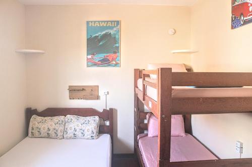 a bedroom with two bunk beds in a room at Ubatuba Wild Hostel in Ubatuba