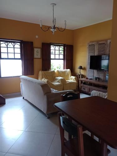 a living room with a couch and a table at Casa Portal in Paraty