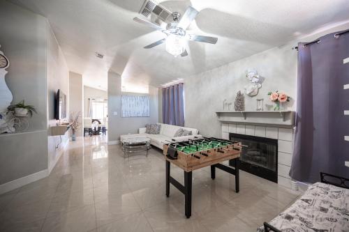 Contemporary Home - Close To The Las Vegas Strip