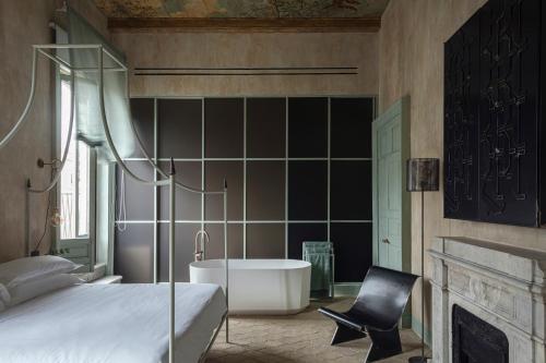 Deluxe Double Room with Bath
