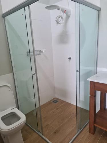a shower stall with a toilet and a sink at Casas de alto padrão em Condominio Privado in Chapada dos Guimarães