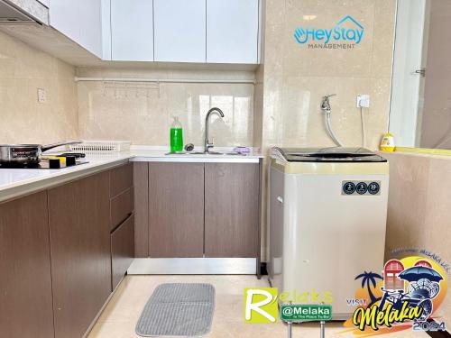 Una cocina o zona de cocina en Silver Scape Residence Melaka Raya By Heystay Management