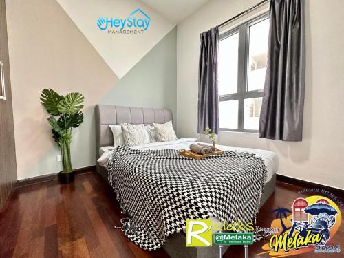 Cama o camas de una habitación en Silver Scape Residence Melaka Raya By Heystay Management