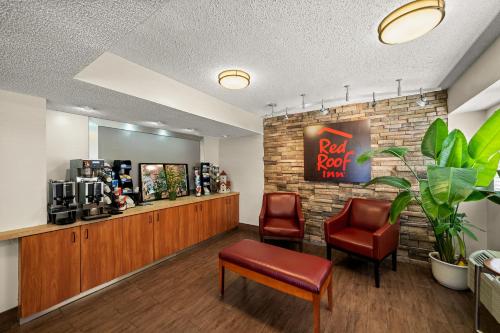 a waiting room with two chairs and a barber shop at Red Roof Inn Dallas - DFW Airport North in Irving