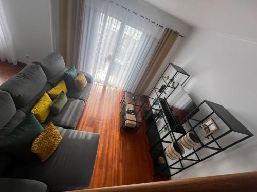 an overhead view of a living room with a couch at Atlantic Dream Alto Mar in Garajau