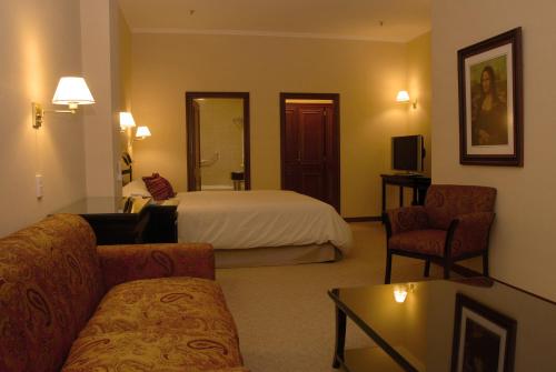 Status Hotel