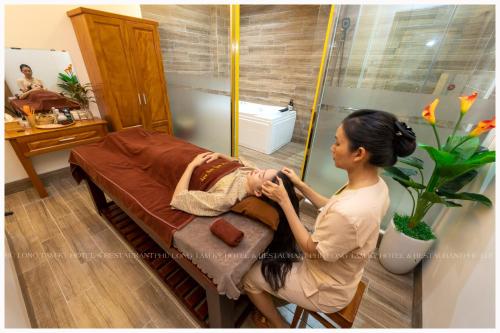a woman is getting a massage in a room at Phú Long Tam Kỳ Hotel & Restaurant in Tam Ky