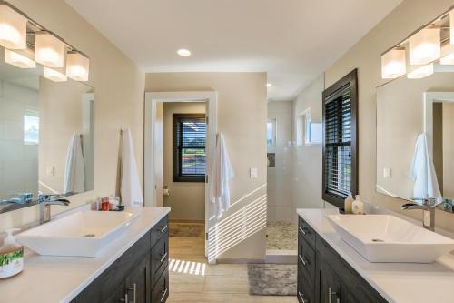 Koupelna v ubytování Luxury Poipu Estates Home w Private Pool- Alekona Kauai