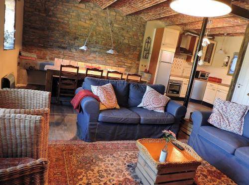 a living room with a blue couch and a table at Vakantieboerderij Ferme Le Bleuet in Ohey