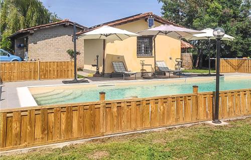 Gorgeous Apartment In Monterosi With Outdoor Swimming Pool