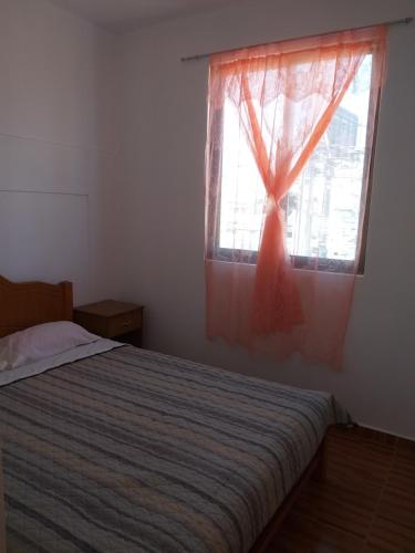 A bed or beds in a room at Hostal Las Cruces