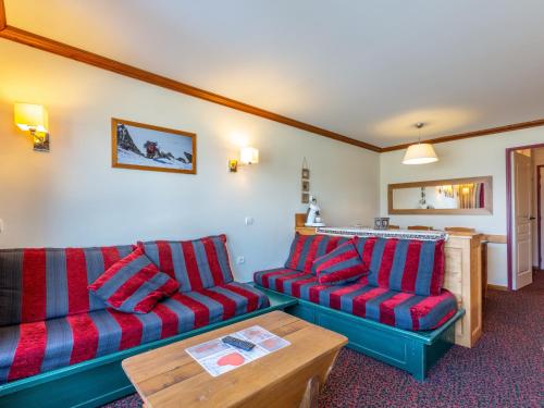 Appartement La Plagne, 3 pièces, 6 personnes - FR-1-353-16にあるシーティングエリア