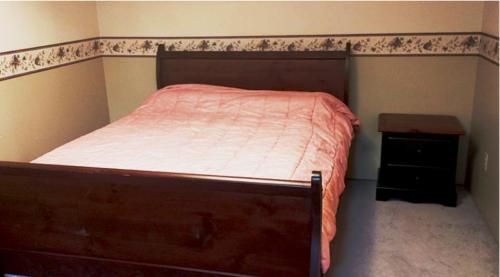 Air B&B 7-11 Cent Basement Suite
