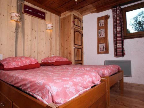 a bedroom with a bed with red sheets and a window at Appartement Saint-Chaffrey , 2 pièces, 4 personnes - FR-1-762-14 in Saint-Chaffrey