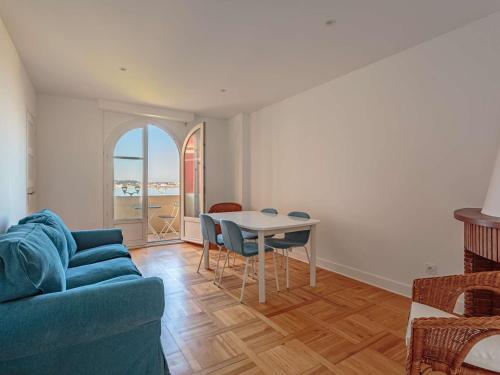 Photo de la galerie de l'établissement Appartement rénové proche plage à Saint-Jean-de-Luz - FR-1-4-684, à Saint-Jean-de-Luz