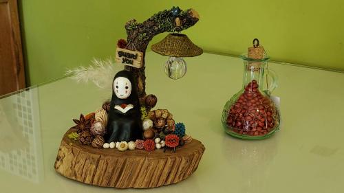a figurine sitting on a table next to a tree at 干城小鎮民宿-包棟-寵物友善 in Jian