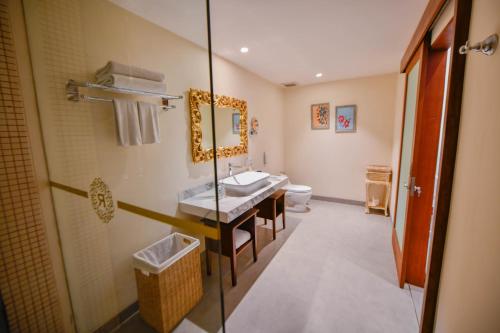 a bathroom with a sink and a toilet at Rama Residence Petitenget in Seminyak